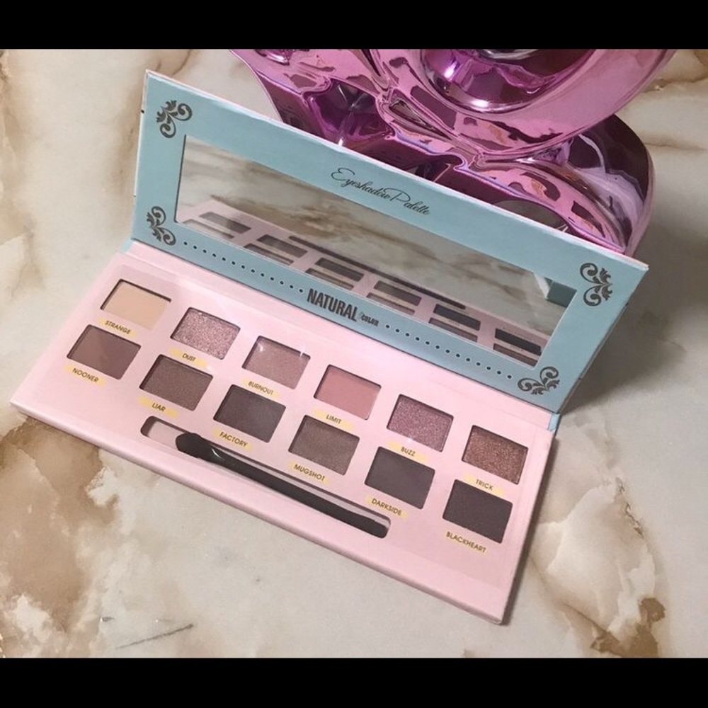 NEW EYESHADOW PALETTE A NATURAL